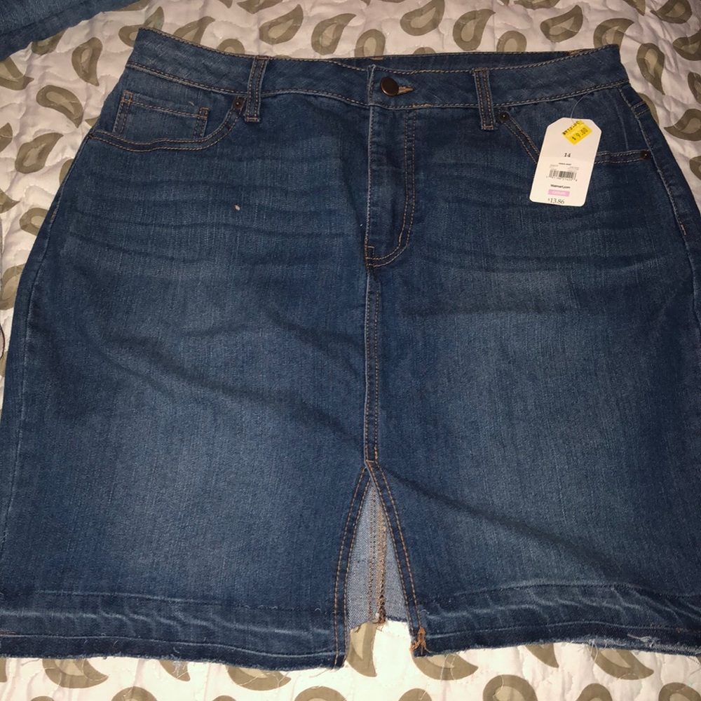 Jean skirt with slit in the middle size 14